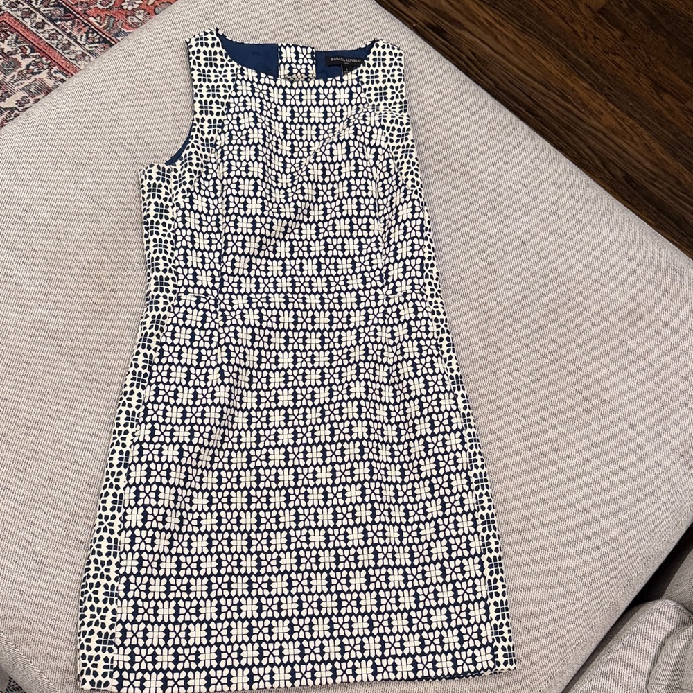 Sleeveless Navy and White Floral Pattern Mini Dress